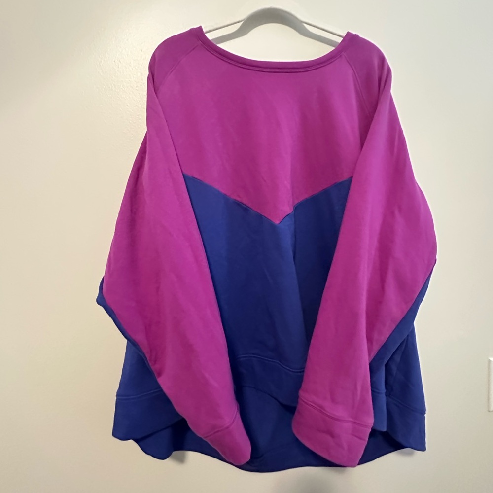 LIVI by Lane Bryant Colorblock Women's Sweatshirt Size 30/32